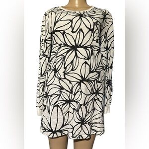 SHOESHINE Shoe Oversized Black @ White Shirt With Pockets